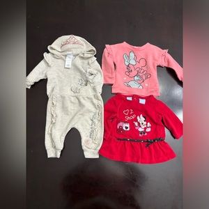 Disney Bundle: 1x outfit, 2x shirts Official Newborn 0-3 Months